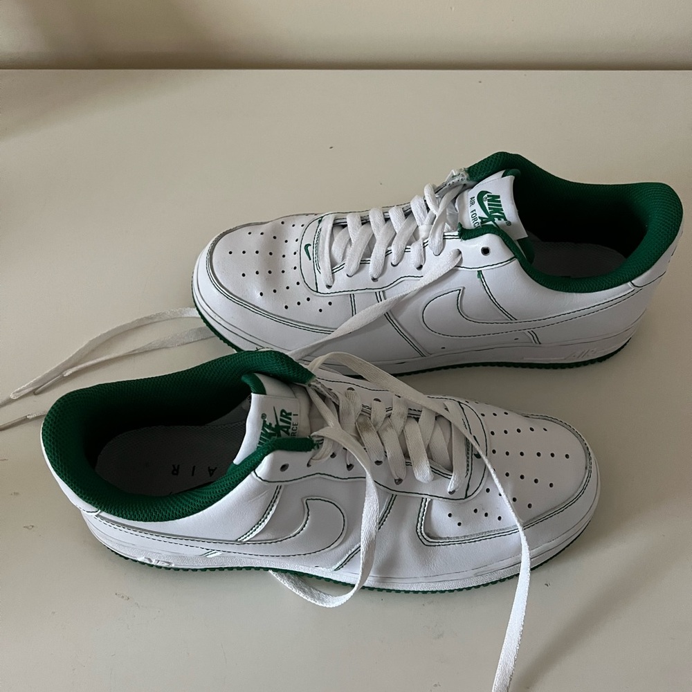 Nike Air Force 1 size 9.5M, white with green stitching - Picture 2 of 13